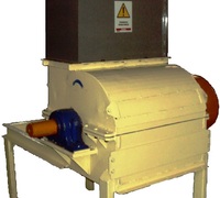 SINGLE SHAFT TYRES SHREDDER MACHINE